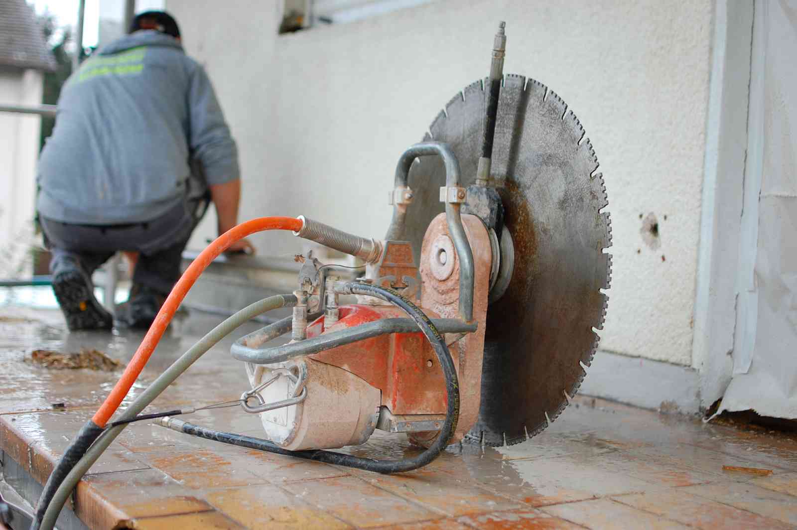 How to Reduce Dust When Grinding Concrete